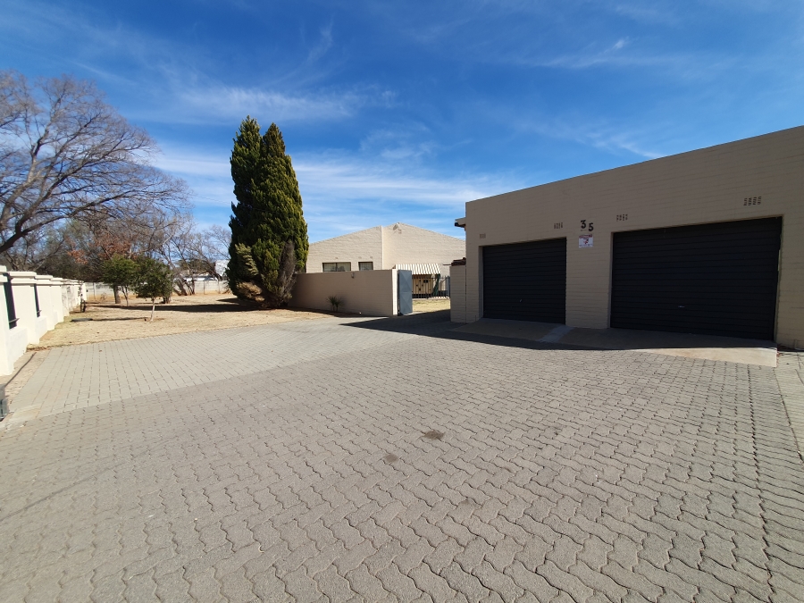 4 Bedroom Property for Sale in Flamingo Park Free State